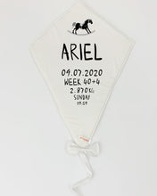 עפיפון קיר עם פרטי הבייבי - לבן