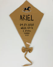 עפיפון קיר עם פרטי הבייבי בצבע חום | פיצקולים