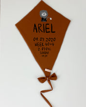 עפיפון קיר עם פרטי הבייבי - חמרה