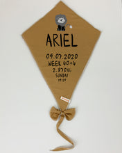 עפיפון קיר עם פרטי הבייבי בצבע חום | פיצקולים