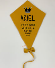 עפיפון קיר עם פרטי הבייבי - חרדל